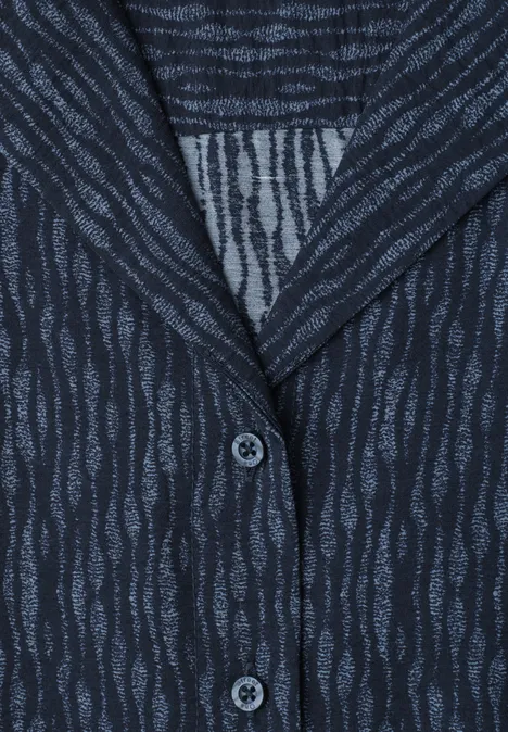 Midi-jurk met bowlingkraag darkest blue Donkerblauw gebreid vest met sjaalkraag, golvend patroon en centrale knoop.