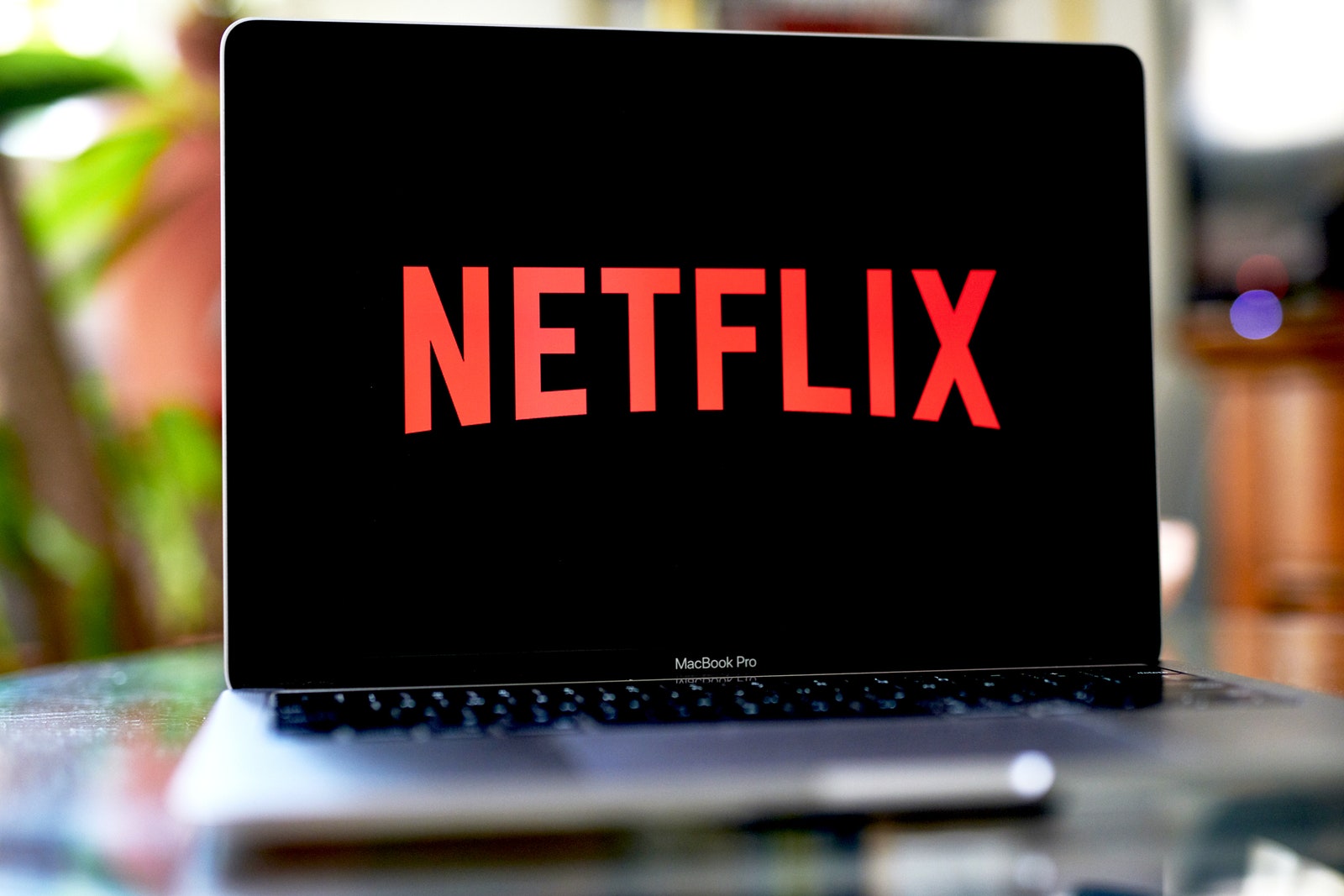 How to Use a VPN to Watch to Netflix When You Travel Abroad