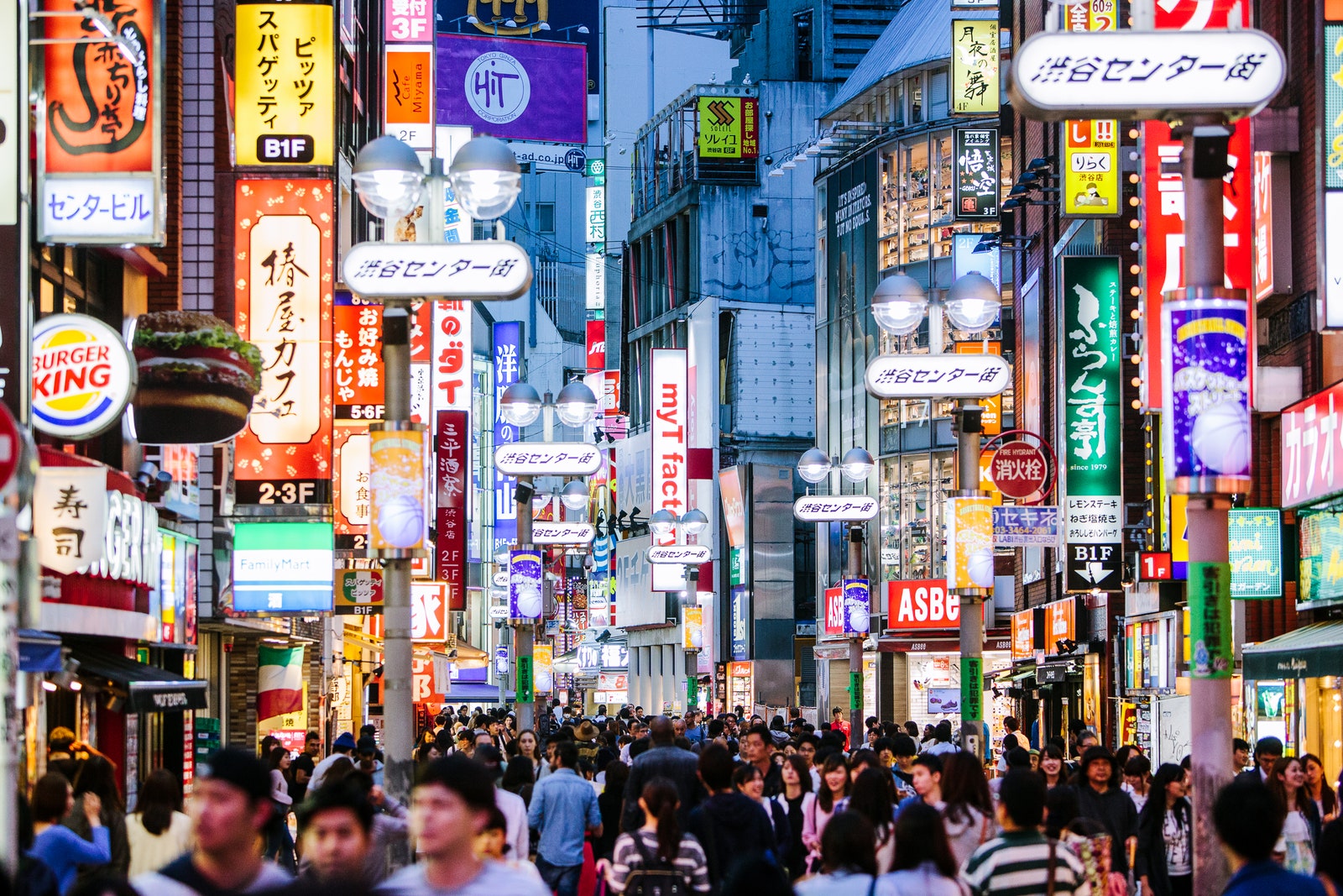 Traveling to Japan? Here Are 8 Useful Apps for Getting Around