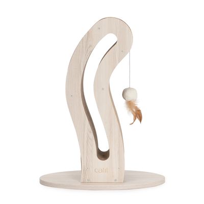 Holzspielzeug von Catit mit geschwungenem Design, hängendem Ball und Feder. Geeignet für interaktives Spielen.