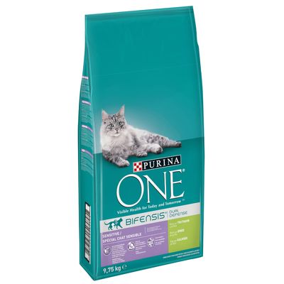 Purina ONE Bifensis Sensitive, reich an Truthahn als Zutat Nr. 1. Verpackung mit Katze und Zutaten wie Reis, Truthahn und Petersilie.