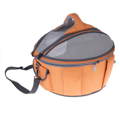 Bolsa de transporte naranja con cubierta de malla, cremallera y correa de hombro ajustable.