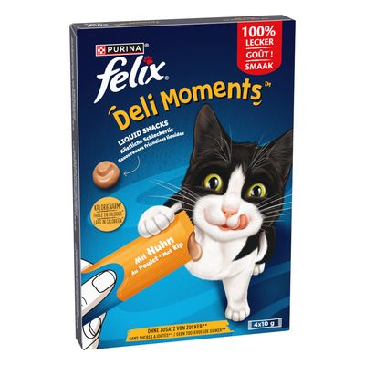 Purina Felix Deli Moments folyékony snack csirkével, alacsony kalóriatartalom, hozzáadott cukor nélkül, 4x10g csomag. Macska nyalja a tubusból.