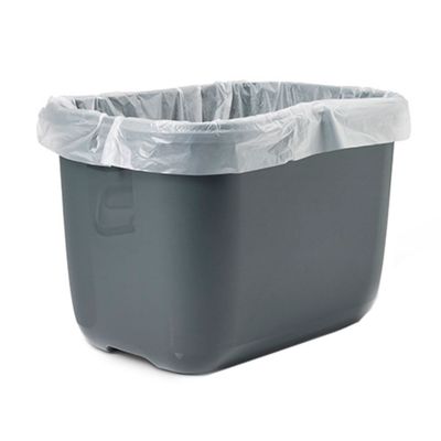 Szürke műanyag tartály behelyezett átlátszó szemeteszsákkal, alkalmas hulladékgyűjtésre vagy tárolásra.