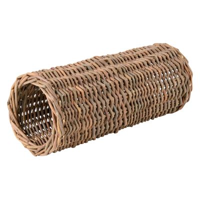 Túnel trenzado de material de mimbre natural marrón, forma cilíndrica.