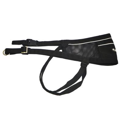 Arnés negro con malla y correas ajustables, apto para mascotas. Hebillas visibles y anilla metálica para fijación.
