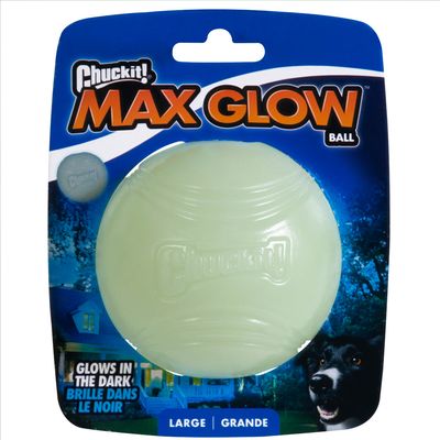 Chuckit! Max Glow Ball, világít a sötétben, Large/Grande méret. A csomagoláson egy kutya és egy ház látható éjszaka.