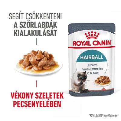 ROYAL CANIN Hairball macskaeledel tasak, vékony szeletek pecsenyelében. Segít csökkenteni a szőrlabdák kialakulását. Macska és tál étel látható.