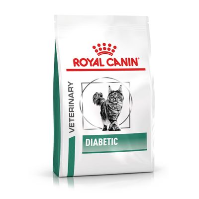 Royal Canin Veterinary Diabetic macskaeledel, csomagolás macska képével és zöld címkével diabéteszes táplálkozáshoz.