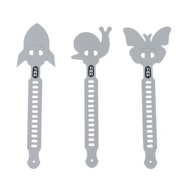 Tiki Reflective Figures Set, fényvisszaverő figurák állítható pántokkal. A csomagoláson a terméknév és részletek narancssárga betűkkel.