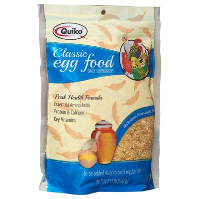 Quiko Classic egg food suplemento diario para aves, 500 g. Texto visible: Essential Amino Acids, Protein & Calcium, Key Vitamins. Imagen de mezcla granulada y pájaros en el envase.