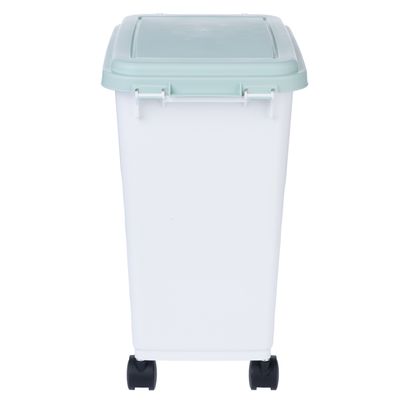 Contenedor de comida blanco con tapa verde y ruedas, apto para almacenar alimento para mascotas.