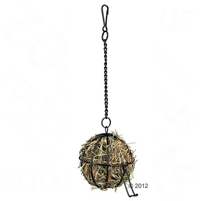 Bola de heno colgante de metal con cadena y mosquetón, rellena de heno. Adecuada para fijar en jaulas o recintos.