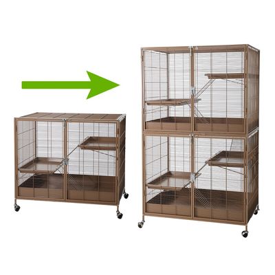 Nagyítható barna fém ketrec kerekekkel, két szint négy szintre bővíthető. Zöld nyíl jelzi a bővítési lehetőséget.