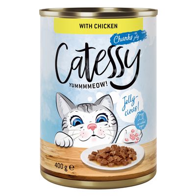 Catessy Chunks in Jelly csirkével, 400 g konzerv. Hozzáadott cukor nélkül, macska illusztrációja és tálalt húskockák tányéron.