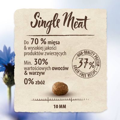 Single Meat. Do 70 % mięsa i produktów zwierzęcych, min. 30 % owoców i warzyw, 0 % zbóż, 37 % białka, średnica granulki 10 mm.