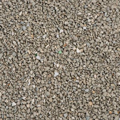 Sivi granulirani materijal za mačji pijesak, prikaz teksture i veličine zrna izbliza.