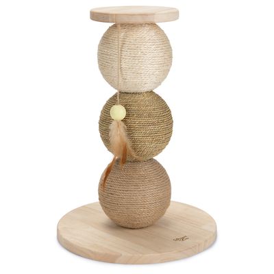 Wooden scratching toy with three sisal balls, feather pendant and round base. Ideal for playful scratching activities.