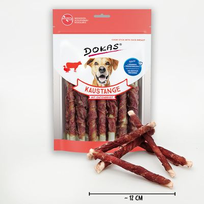 DOKAS Kaustange mit Entenbrust rágórúd csomagolásban, látható pálcikák kb. 12 cm hosszúak. Felirat: wiederverschließbar, SGS INSTITUT FRESENIUS.