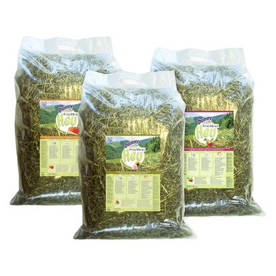 Bunny FrischGras hay, 3 bags of 2kg each, with detailed product description on the labels.