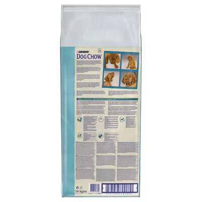 Purina Dog Chow csomagolás, hátoldalán termékinformációkkal, kutyák képeivel és etetési ajánlásokkal. Súly: 14 kg.