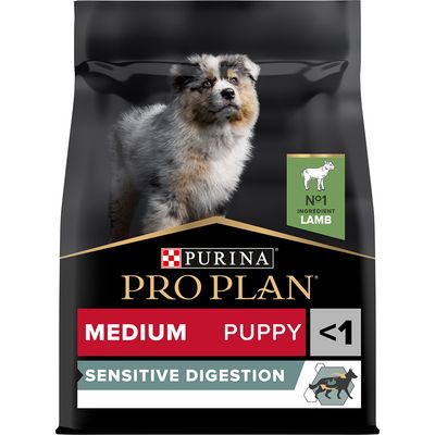 Purina Pro Plan Medium Puppy Sensitive Digestion <1, No1 Ingredient Lamb feliratú kutyatáp csomagolás, közepes testű kölyökkutyával a képen.