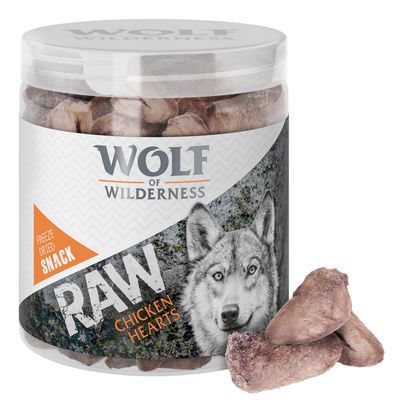 Wolf of Wilderness RAW pileća srca, liofilizirani snack u prozirnoj posudi s motivom vuka.