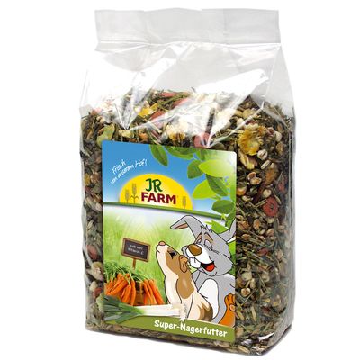 JR Farm Super-Nagerfutter, frissen a farmról, sok C-vitaminnal. A csomagoláson sárgarépák és rágcsáló illusztráció látható.