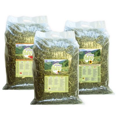 Bunny FrischGras hay, 3 bags of 2kg each, with detailed product description on the labels.