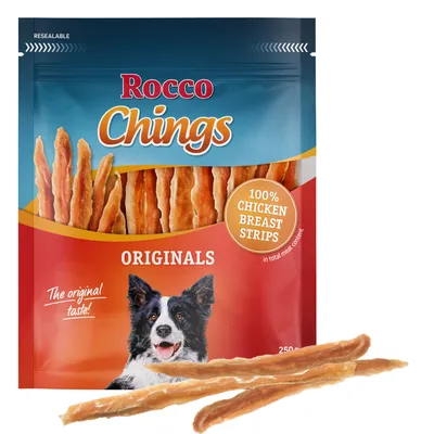 Rocco Chings Originals, 100% csirkemellcsíkok, 250g. A csomagoláson kutya és csirkemellcsíkok láthatók. Szöveg: 'The original taste!' és 'resealable'. Rocco Chings Originals, 100% csirkemellcsíkok, 250g. A csomagoláson kutya és csirkemellcsíkok láthatók. Szöveg: 'The original taste!' és 'resealable'.