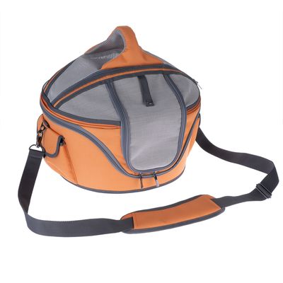 Bolsa de transporte naranja y gris con ventanas de malla, cremallera y correa de hombro ajustable.