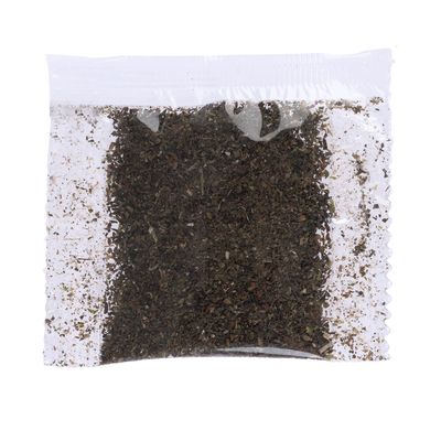 Transparenter Beutel mit getrockneten Kräutern, geeignet für Tierprodukte oder Zubehör.