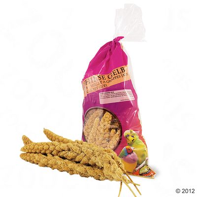 Bolsa transparente y rosa de mijo en rama con espigas visibles. Texto: 'Chinesische Gelbhirse'. Imagen de un periquito y un diamante mandarín en la parte inferior del envase.