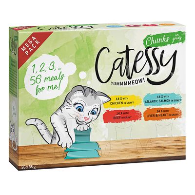 Catessy Chunks in Gravy, 14 x 85 g marhával. Macska illusztráció és szöveg: „1, 2, 3... 14 meals for me!” Zöld szimbólum 56-os számmal.