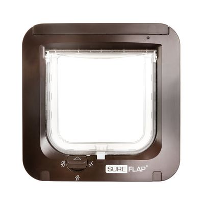 SureFlap mikroczipowe drzwiczki dla zwierząt w brązowym kolorze z symbolami sterowania i przezroczystym przejściem.