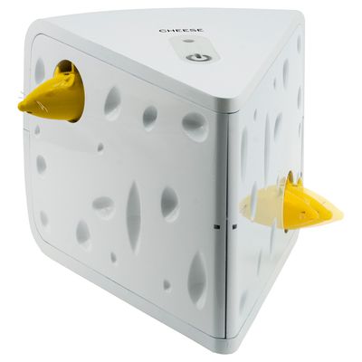 Zabawka w kształcie bloku sera z żółtymi myszami wystającymi z otworów. Na górze znajduje się przełącznik z napisem 'Cheese'.
