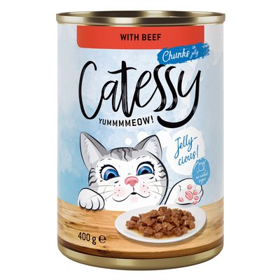Catessy Chunks in Jelly marhahússal, 400 g konzerv. Hozzáadott cukor nélkül, macska illusztrációja és tálalt húskockák tányéron.