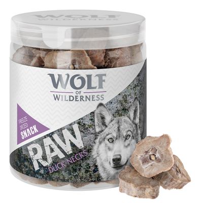Wolf of Wilderness RAW pileća srca, liofilizirani snack u prozirnoj posudi s motivom vuka.