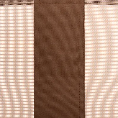 Nahaufnahme eines braunen Netzmaterials mit feinem Gittermuster, geeignet für Haustierprodukte oder Zubehör. Nahaufnahme eines braunen Netzmaterials mit feinem Gittermuster, geeignet für Haustierprodukte oder Zubehör.