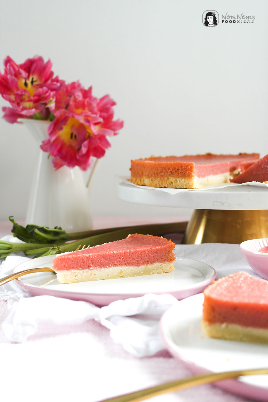 Einfacher Rhabarber-Kuchen mit Rhabarber Curd und Shortbread-Boden