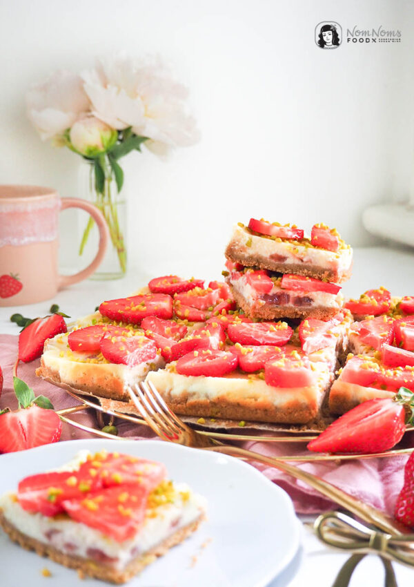 Erdbeer-Pistazien-Käsekuchen-Schnitte