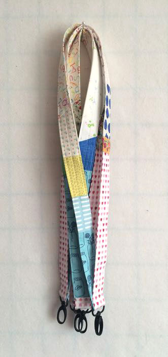 lanyard_hanging1