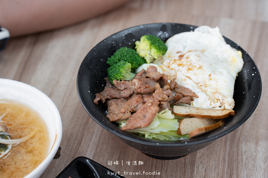 花蓮玉里美食_Yuli日式咖哩蛋包飯，隱藏版噴香烤肉、炸排骨