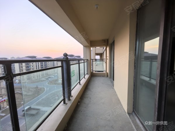 天源美邸河畔4室2厅2卫139.34㎡南北60万