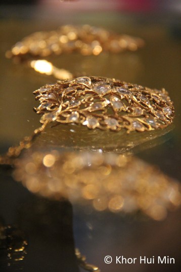 A set of three chained brooches or 'kerongsang' worn by nyonya ladies. The 'kerongsang' is used to pin the embroidered kebaya blouse together (in place of modern buttons).