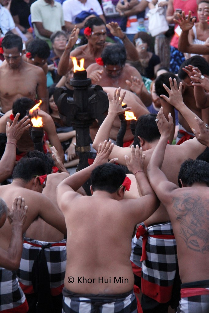 Tarian Kecak Uluwatu