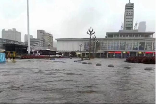 长沙1小时雨量54个西湖 火车站地铁被淹