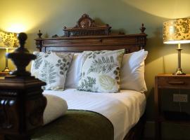 One Holyrood Hotel, hotel i Newport