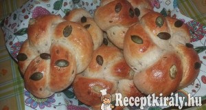 Császárzsemle magokkal