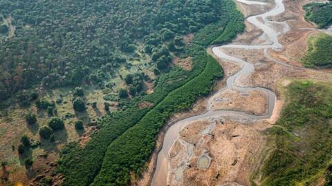 Vue aérienne de la rivière Jaquiri asséchée, le 10 septembre 2024, au Brésil.